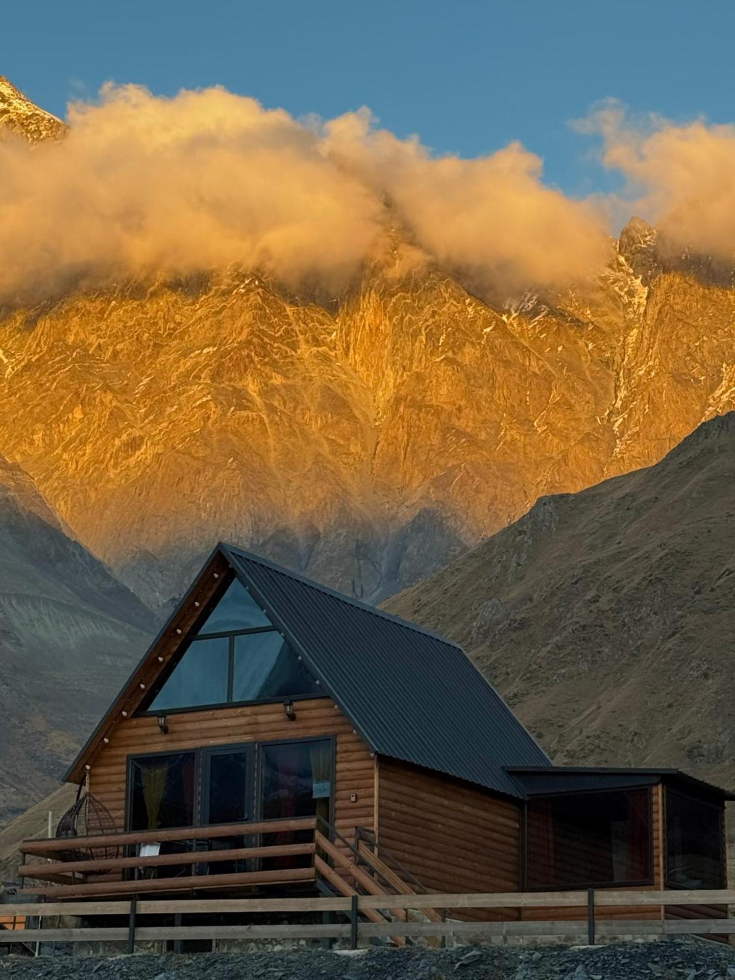 Kazbegi Inn Cottages Екстер'єр фото